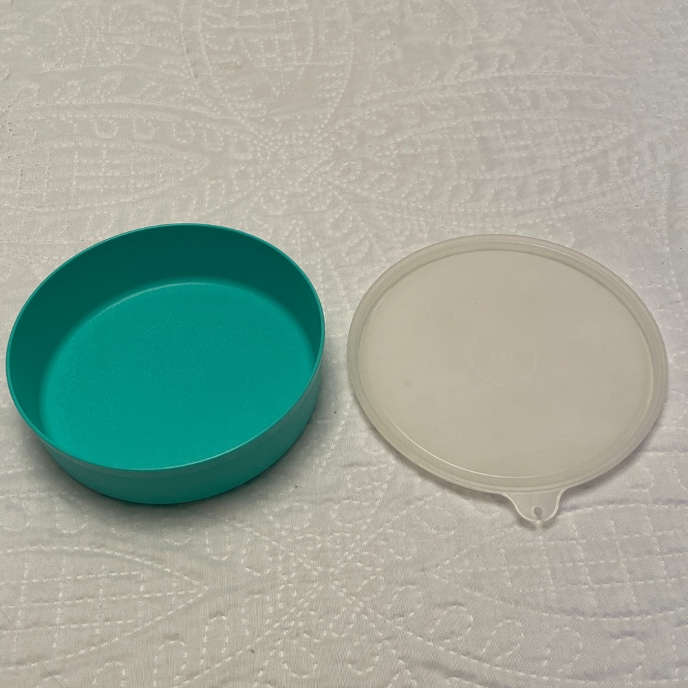 Tupperware B Food Storage Container with Lid